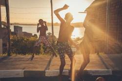 用爱陪伴学生成长感悟：如何通过情感教育让每个孩子绽放独特光芒